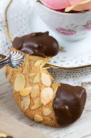 Rezept Fur Saftige Mandelhornchen Mit Marzipan Zimtblume De Rezept Kekse Rezept Einfach Rezept Kekse Kuchen Und Torten Rezepte