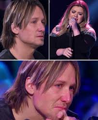 With trembling hands and tear-filled eyes, Kelly Clarkson delivered a  breathtakingly raw performance of “Piece by Piece”