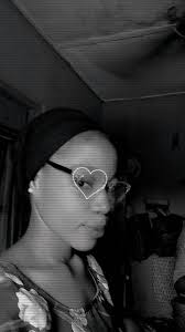 HaHa😒 My body is doing me somehow😌 Pls who is romancing my Profile  picture 🙄... Am not in the mood Joor🙄😕