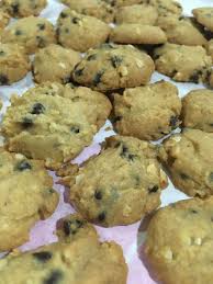 Serious sedap, ringan rapuh dan makan tak boleh berhenti. Resepi Biskut Choc Chip Sukatan Cawan