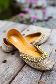 Indian Traditional Juttis Needledust Weddingphotography Shoes Indian Shoes Pakistani Shoes Stylish Shoes