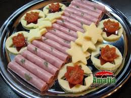 Perfecte atunci când te prinde foamea la miez de zi sau când trebuie să primești oaspeți, dar nu ai mult timp să petreci la bucătărie. Rulouri Cu Sunca Si Hrean Hai SÄ GÄtim Cu Amalia