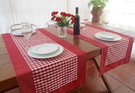 Caminho De Mesa De Juta Para O Natal Caminho De Mesa Xadrez Vermelho Trilho De Mesa Jpg 1 200 833 Pixels Decoracao De Mesa Roupas De Mesa Caminho De Mesa