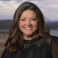 1600+ profilů „Crystal“