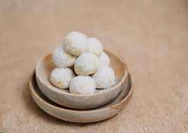 Resep ini kulihat di ig tintin rayner, sudah mau bikin sebelum mudik lebaran lalu tapi baru terlaksana sekarang *sok riweuh hahaha. 3 Resep Kue Putri Salju Enak Dan Legit Bisa Kreasi Dengan Keju Lumer