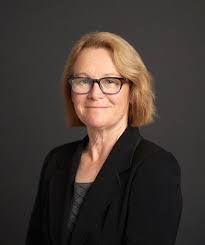 Bonnie Dow's Instagram, Twitter & Facebook