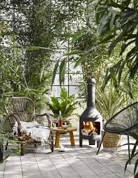karwei maak een heerlijke loungeplek met een sfeerhaard en een fijne stoel karwei tuin haard tuininspiratie tuin buitenkamers achtertuinideeen
