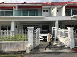 Difahamkan, dia sudah mula mengumpul wang simpanan sejak dua tahun lalu untuk membeli kereta impiannya. Umur 24 Tahun Dah Beli Rumah Kereta Idaman Pemuda Ini Kongsi 7 Cara Mudahkan Urusan Pinjaman Bank Vanilla Kismis