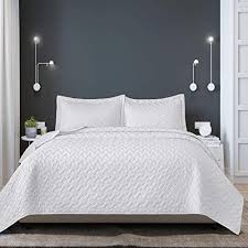 Quilted with a geometric jacquard warm white belgian flax linen quilt full/queen. Bedsure White Quilt Sets Queen Bedspreads Full Size For Queen Bed Clearance Coverlet Lightweight 3 Pieces Includes 1 Quilt 2 Shams Pricepulse