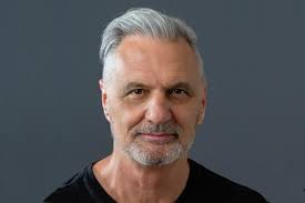 Girl in the Goldfish Bowl' closing the curtain