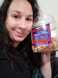 Does Costco sell raw macadamia nuts?