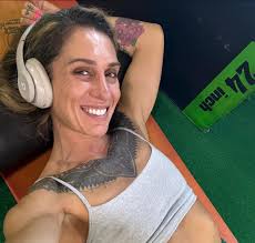 Another day 💅 And one more day of Gypsyfest ❤️ Will be there til 4 There's  a ton of cool stuff & food 🥘 Hope to see my local friends today 😘😘 Happy  Saturday 🫶🏻