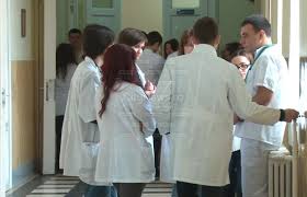 Salarii medici rezidenti pe specialitati 2018. Salarii De DouÄƒ Trei Ori Mai Mari Pentru Medicii RezidenÅ£i