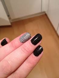Red Black And Silver Glitter Nails Red Carpet Manicure Black Sparkly With One Silver Glitter Nail Silver Glitter Nails Red Carpet Manicure Manicure Inspiration