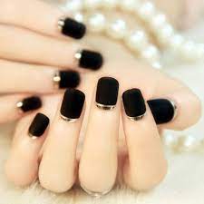 Uñas negras con detalles en brillantes. 140 Unas Negras Decoradas Unas Decoradas Nail Art Unas Negras Con Dorado Unas Negras Decoradas Manicura De Unas