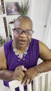 Carolyn Brackin's Instagram, Twitter & Facebook