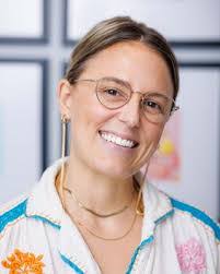 Lesley Whitman's Instagram, Twitter & Facebook