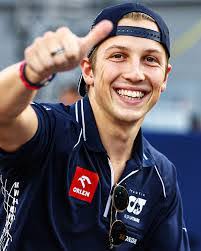 Alisha Davidson's Instagram, Twitter & Facebook