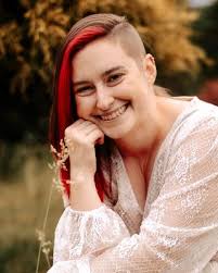 Sarah Betz's Instagram, Twitter & Facebook