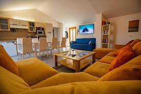 Casa vacanze, appartamenti privati, ville, residence, agriturismo porto azzurro è caratterizzato da piccole viuzze come via solferino, via dei martiri e via xxv aprile con i suoi numerosi angoli suggestivi, dove si. Attico All Isola D Elba Porto Azzurro Prezzi Aggiornati Per Il 2021