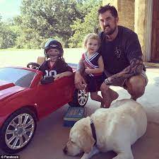 Marcus luttrell is part of the baby boomers generation. Marcus Luttrell S List Of Challenges For Boys Who Want To Date His Daughter Goes Viral Daily Mail Online