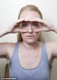 Goz Cevresindeki Kirisikliklari Yuz Yogasi Ile Yok Etme Cilt Sitesi Face Yoga Face Wrinkles Face Exercises
