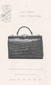 Louis Vuitton và công thức thống trị thế giới xa xỉ: Bán 'di sản', sản xuất  hạn chế khiến khách hàng bất chấp mua dù giá 'trên trời'