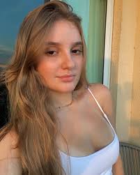 Amanda Lanzarin (@amandalanzarin) • Instagram photos and videos