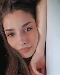 Randa Rahhal's Instagram, Twitter & Facebook