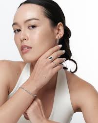 Ever chic, ever sharp Ariel Howard @i.am.arielhoward #lookmen