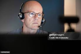 33 Mann Mit Brille Stock Photos, High-Res Pictures, and Images