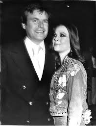 Natalie With Husband Robert Wagner Blackandwhite Natalie Wood Natalie Old Hollywood