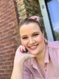 Sheena Montgomery's Instagram, Twitter & Facebook