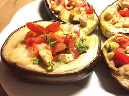 Protagoniste di secondi piatti estivi sfiziosi, sarebbe un vero peccato non portarle in tavola ogni qualvolta se ne abbia occasione. Barchette Di Melanzane Sfiziose Ricette Al Volo