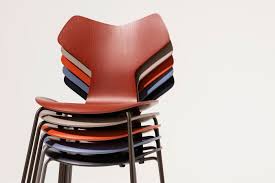 Replica arne jacobsen serie 7 stuhl werden auch mit funktionen wie zusätzlichen fußstützen und einstellbarer höhe angeboten. Neue Farben Fur Arne Jacobsen Stuhl Skandinavien Blog