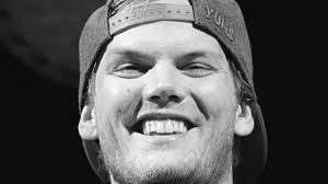She is now 71 years old. Zwei Jahre Nach Aviciis Selbstmord Grosse Dankbarkeit Aviciis Mutter Bricht Ihr Schweigen News De