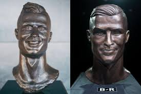 Cristiano ronaldo statue revealed, twitter has a field day. Cristiano Ronaldo Statue Portuguese Sculptor Unveils Brilliant New Bust One Year After Airport Statue London Evening Standard Evening Standard