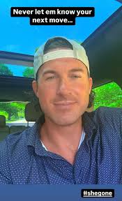 Welp, Riley Green shaved his mustache off. What do you think of a clean  shaven Riley Green?