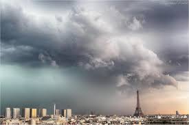 Il est généralement placé après le nom et s'accorde avec le nom (ex : Geoclimat Un Ciel Verdatre Sous Orage Quelle Signification