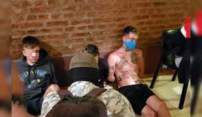 Apr 05, 2018 · la edad en la que se recomienda tatuarse por primera vez la edad legal para que un joven tenga un tatuaje es a los 18 años. Detuvieron A Un Abogado Que Intento Entregar Droga Al Trapero Zaramay En La Carcel Diario Hoy En La Noticia