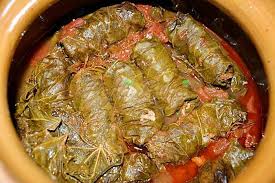 Am facut si lasagna, ardei, dovlecei si rosii umplute, dar si o delicioasa placinta cu iaurt. Sarmale Cu Frunza De Vita Sau Tei