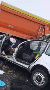 Un șofer din sibiu a provocat un accident rutier pe calea turnișorului. Accident Cu Trei MorÈ›i La Sibiu Pe AutostradÄƒ Un Autoturism A Intrat Sub MaÈ™ina De DeszÄƒpeziri Video È™i Foto Stiri De Cluj