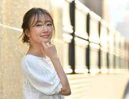 確かに先生の年齢からしたら 俺は小僧… つまり この場においては 私の言うことだけが正しいの. æ¾æœ¬ã¾ã‚Šã‹ã®çµŒæ­´ã‚„å‡ºèº«ã¯ èŠ¸æ­´20å¹´ã®é…å'²ãå¥³å„ª æ°—ã«ãªã‚‹ãƒžã‚¬ã‚¸ãƒ³dogyear
