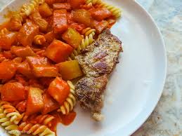 Nach dem zweiten weltkrieg hat sich der völkerbund aufgelöst und die erklärung war damit nicht mehr gültig. Schmorgurken Mit Scharfer Tomatensauce Dreiminutenei