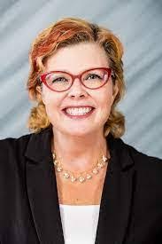 Ellen Gilliard's Instagram, Twitter & Facebook