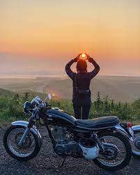 yu sr400 on instagram あさひが幻想的でした 奥にはしっかり雲海も ヒートテックにロンtにライダース でちょうどよかったよ 真夏にヒートテックを着るなんて 笑 大観峰 朝日 雲海 sr400 s ヒートテック sr400カフェ 125cc バイク