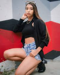 🖤✨️ . . . . Photo:@davidramosph .@belankazar belankazar modelvenezuela2024themodelphtographyfotoposeestiloactitudperseveranciayo.fashionmodelideascreactivaparaftosurbanasftoposevenezuelaaltashabilidades.