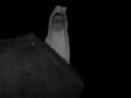  Penampakan Pocongan Di Kuburab Hantu Gentayangan Yang Tertangkap Kamera Berbagi Tak Pernah Rugi Gambar Hantu Hantu Gambar