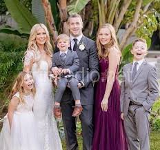 Ant anstead and christina anstead welcomed a son, hudson london anstead on louise anstead is the first wife of a tv presenter, ant. Ameise Anstead Wiki Alter Vermogen Gehalt Frau Kinder Grosse Biografie