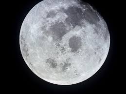 La pleine lune et la nouvelle lune restent les phases qui ont la réputation d'influencer particulièrement notre vie de tous les jours. Une Lune Bleue Pour Halloween Sciences Et Avenir